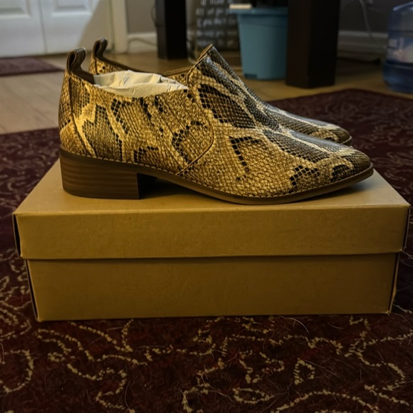 🍀Lucky Brand Lenci leather low ankle bootie🍀 - Picture 2 of 7